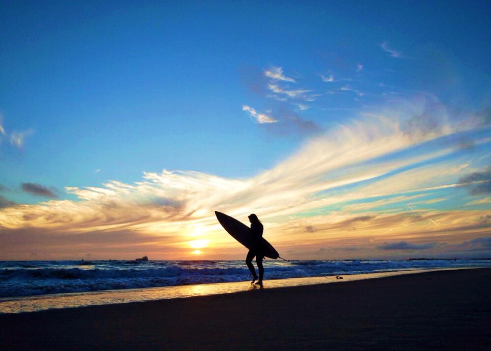https://marigiova.gr/wp-content/uploads/2018/07/manhattan_sunset_surfer_girl_by_iamkaiwu-d6k9isu.jpg