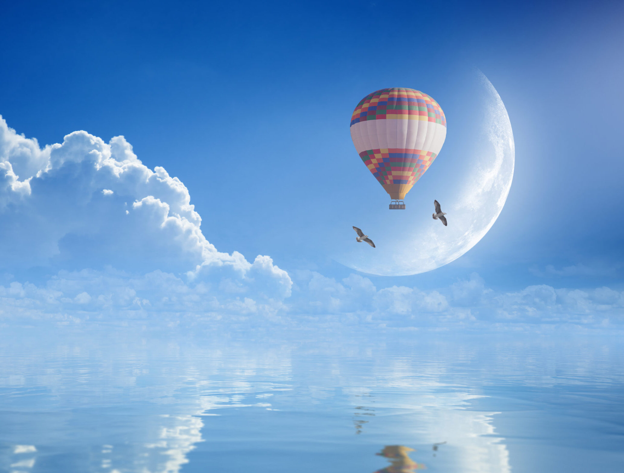 Idyllic,Heavenly,Picture,-,Colorful,Hot,Air,Balloon,,Two,Seagulls